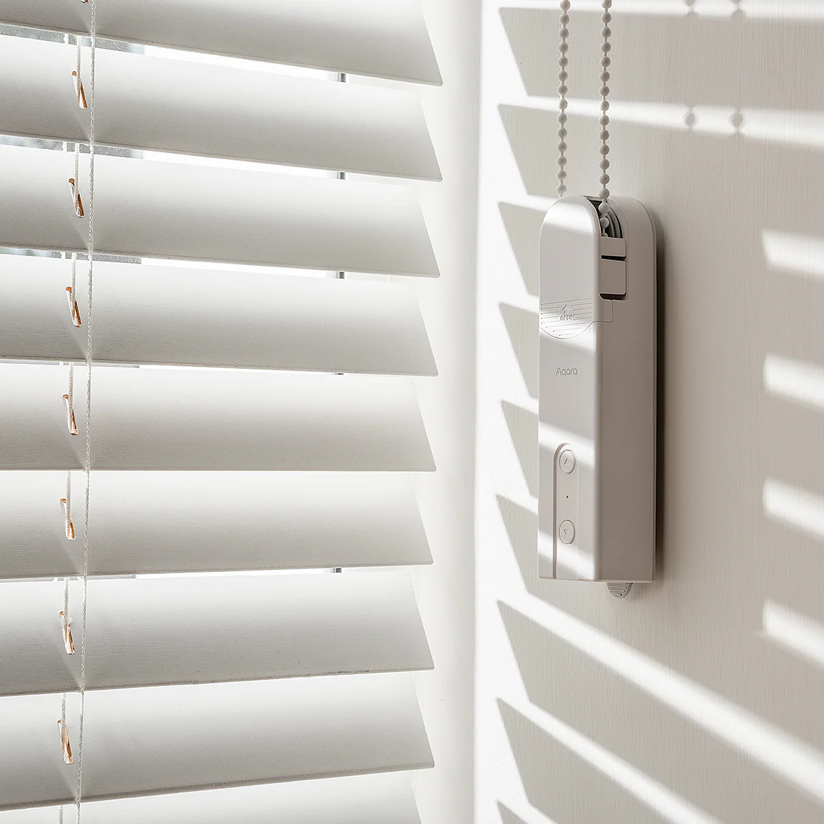 RSD-M01 - Aqara Roller Shade Driver E1 view 2