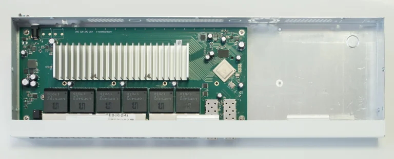 CRS326-24G-2S+RM view 2